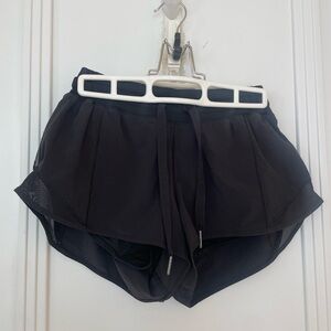 lululemon low rise Hotty Hot shorts size 4 black 2.5 inch inseam reflective